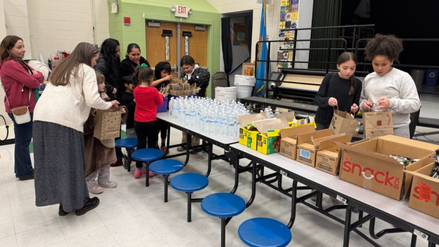 North Star Elementary School 3B Brae's Brown Bags packing event